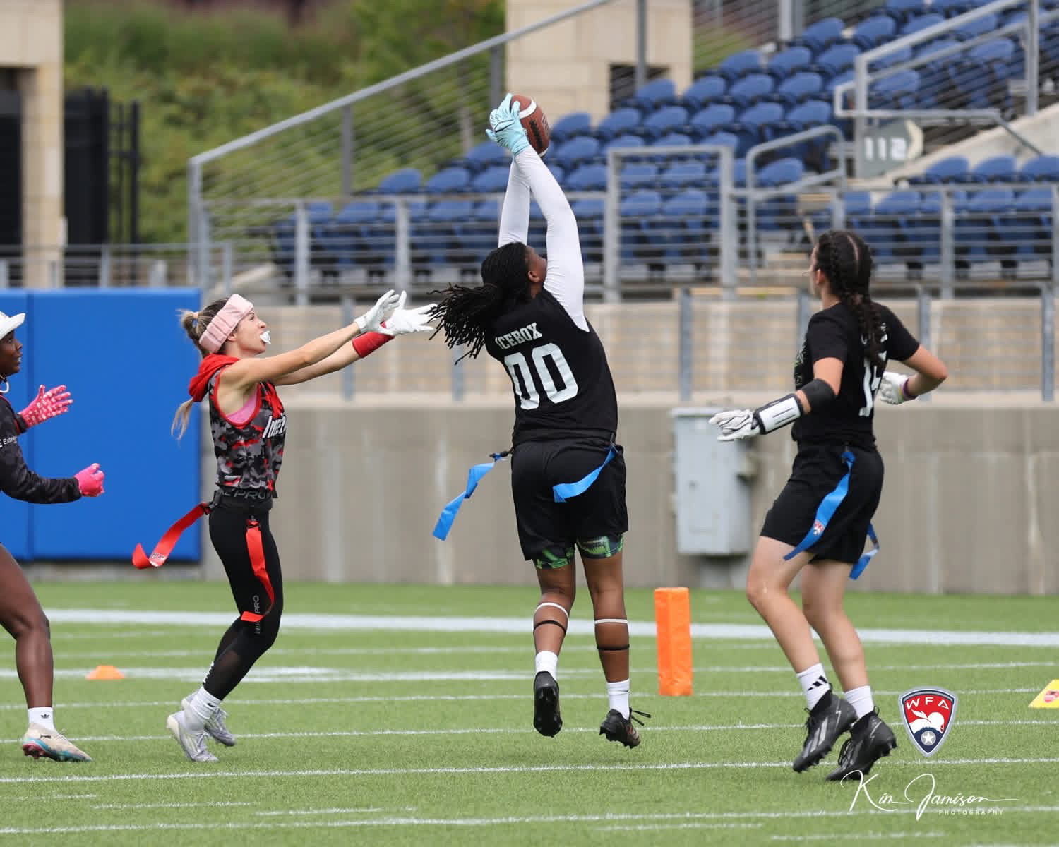 Icebox #00 skies over the defense