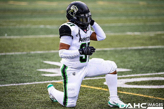 Phantomz athlete kneels before the snap