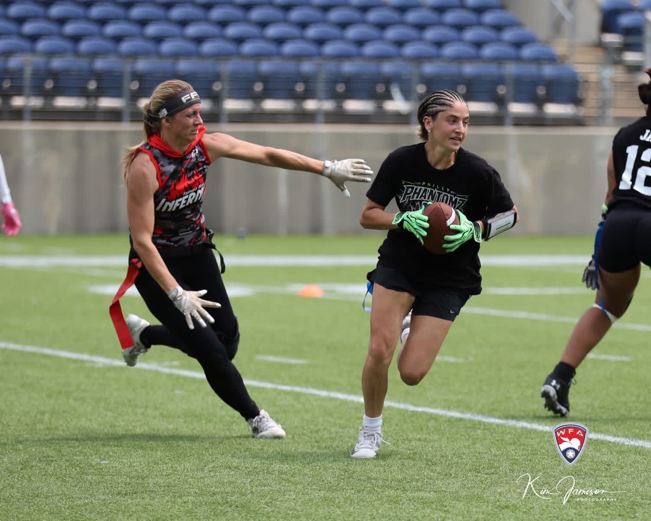 Phantomz ball carrier turns the corner